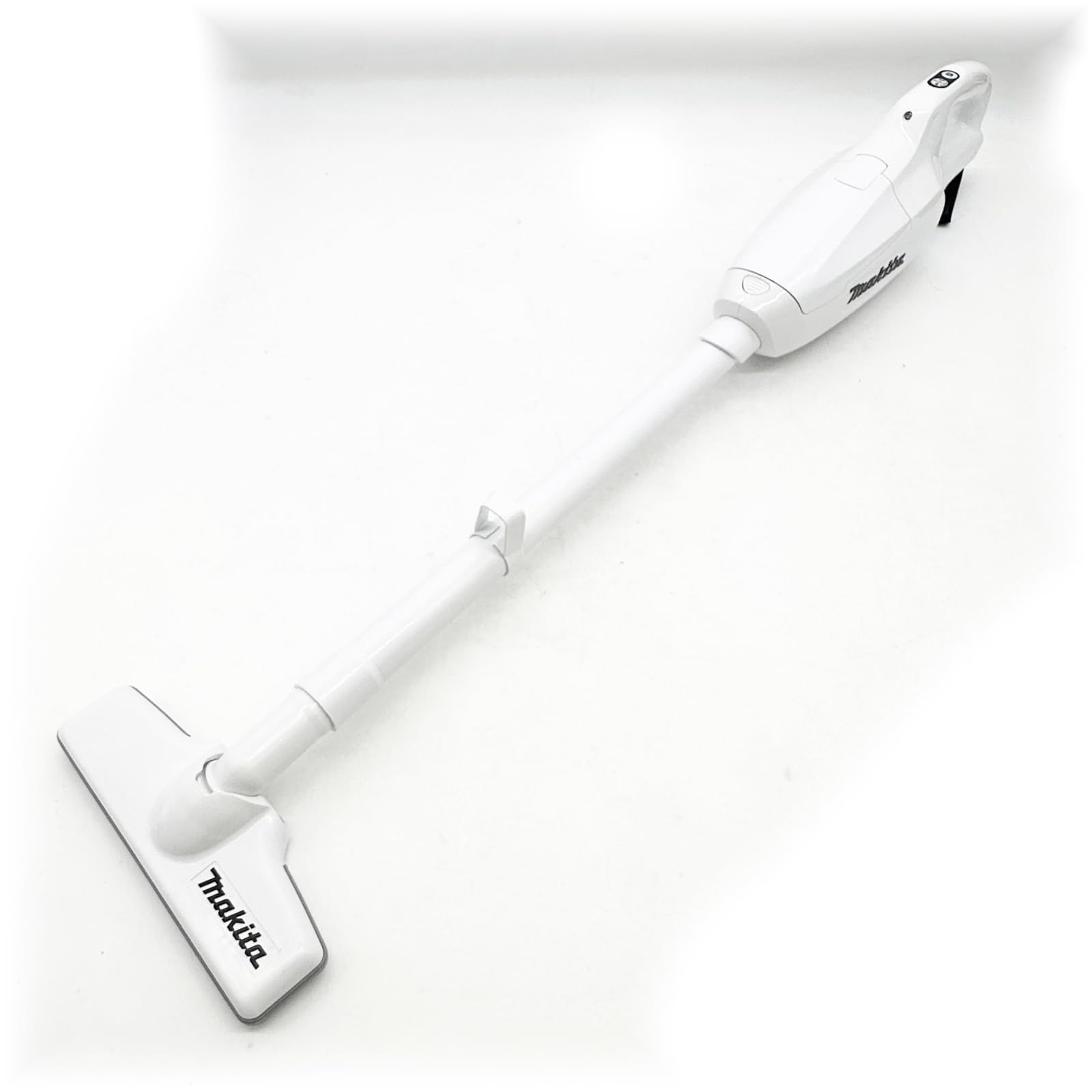 マキタ コードレス掃除機CL107 紙パック式 標準25分稼働 充電22分 軽量定番モデル 10.8Vバッテリ充電器付 CL107FDSHW ○1330