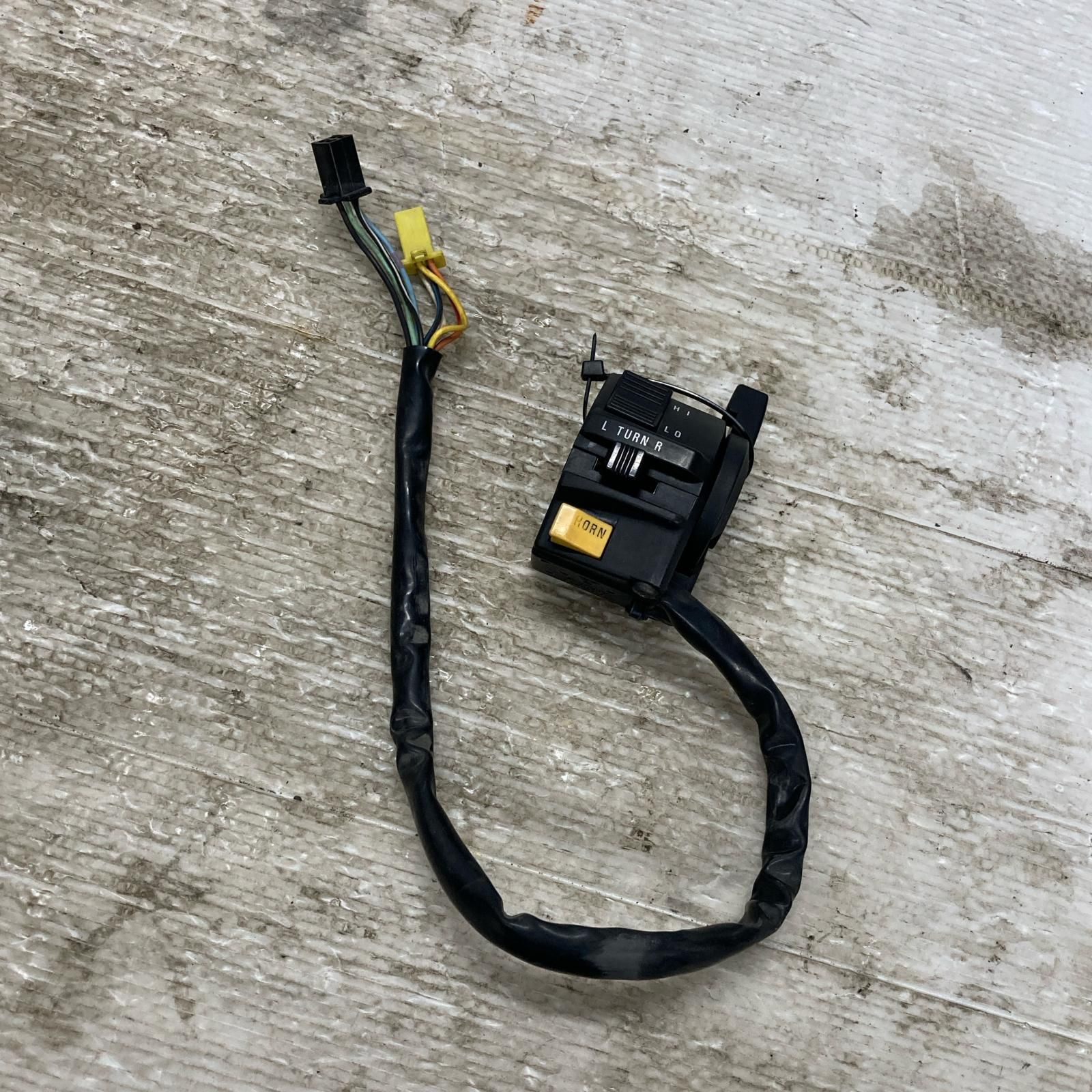 ととページ SUZUKI GSX-R400 GK73A ハンドルスイッチボックス 左 スズキ