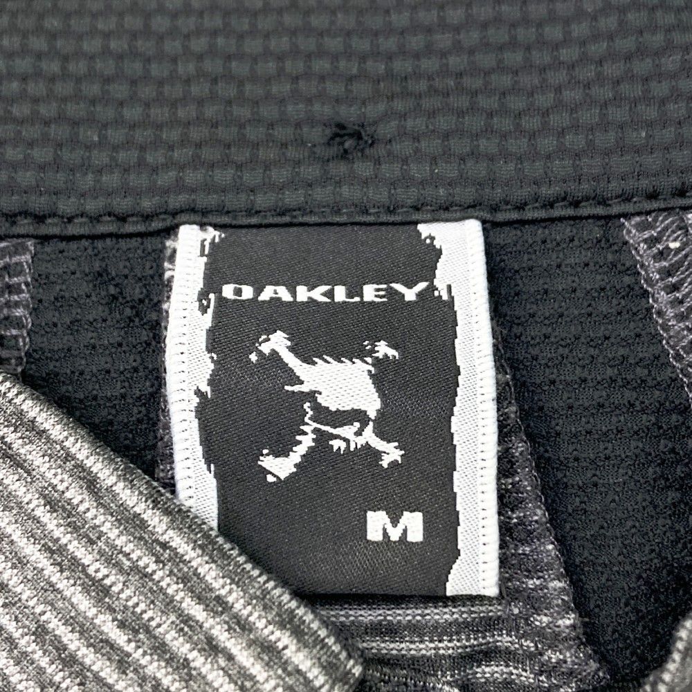 サイズ：M OAKLEY オークリー 433620JP 半袖 ポロシャツ スカル ボーダー柄 グレー系 [240101373492] ゴルフウェア メンズ ストスト サイズ：M OAKLEY オークリー 433620JP 半袖 ポロシャツ スカル