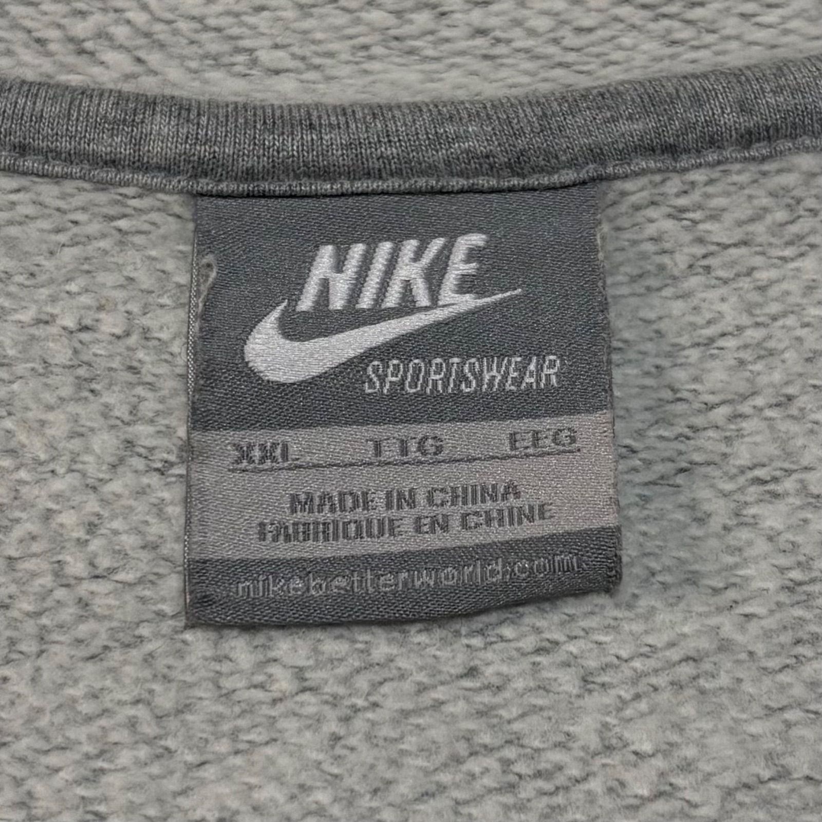 NIKE 中綿 刺繍ロゴ オーバーサイズ マウンテンパーカー ドローコード 黒 unm240158_3_sty7.jpg