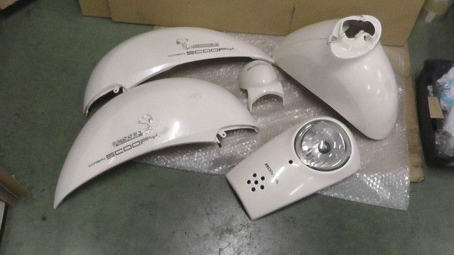 ク スクーピー AF55 の 外装 カウルセット 傷 補修 1750387786