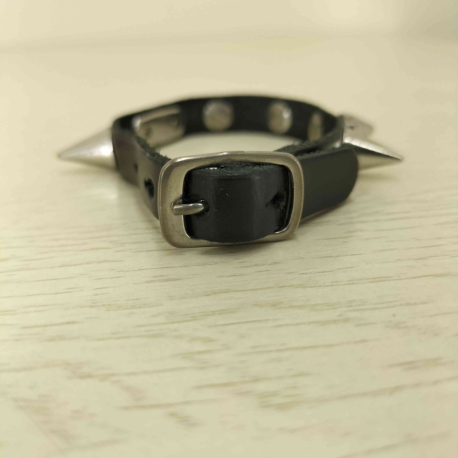 関税送料込み- OUR LEGACY SUPERSLIM STUDDED LEATHER BRACELET Our Legacy - Superslim Bracelet Grizzly Black Leather