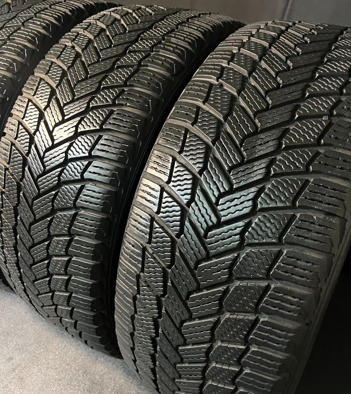 SNOW スタッドレス