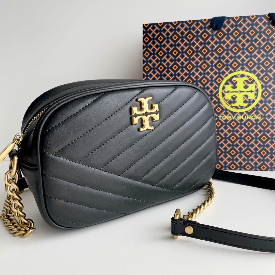 新品 TORYBURCHトリーバーチ キラ シェブロン カメラバッグ TORY BURCH ショルダーバッグ ブラック #4#03 - メルカリ