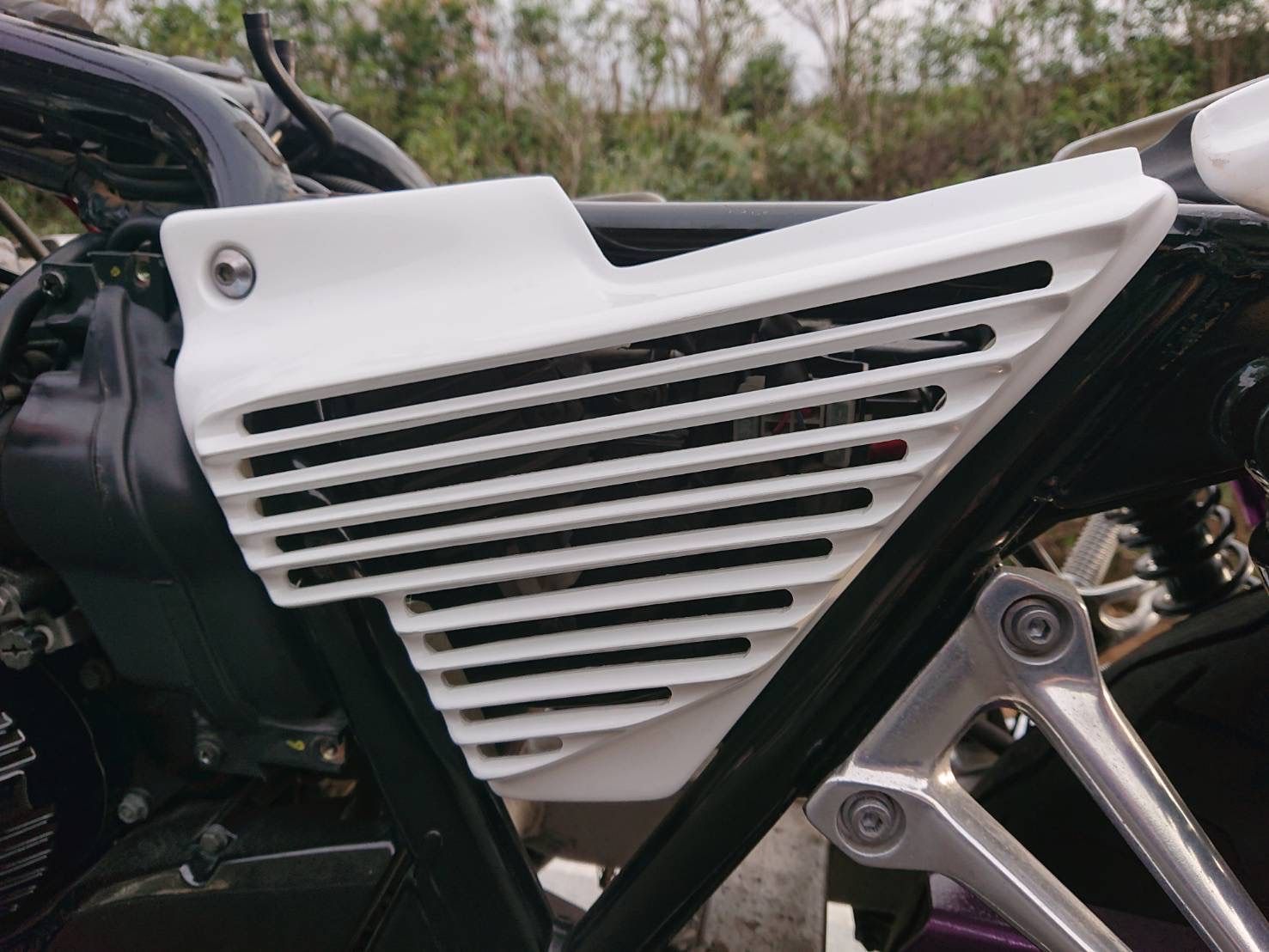 ◆◇XJR400R　98年式〜07年式　テール・サイド　FRP製　高強度◇◆ ◇XJR400R98年式〜07年式テール・サイドセットFRP製高強度◇