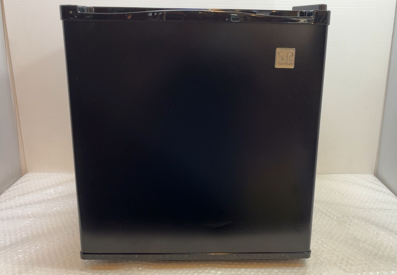 SunRuck 20L 1ドア電子冷蔵庫 SR-R2001 右開き 未使用品 SunRuck 20L 1ドア電子冷蔵庫 SR-R2001 右開き 未使用品 SunRuck