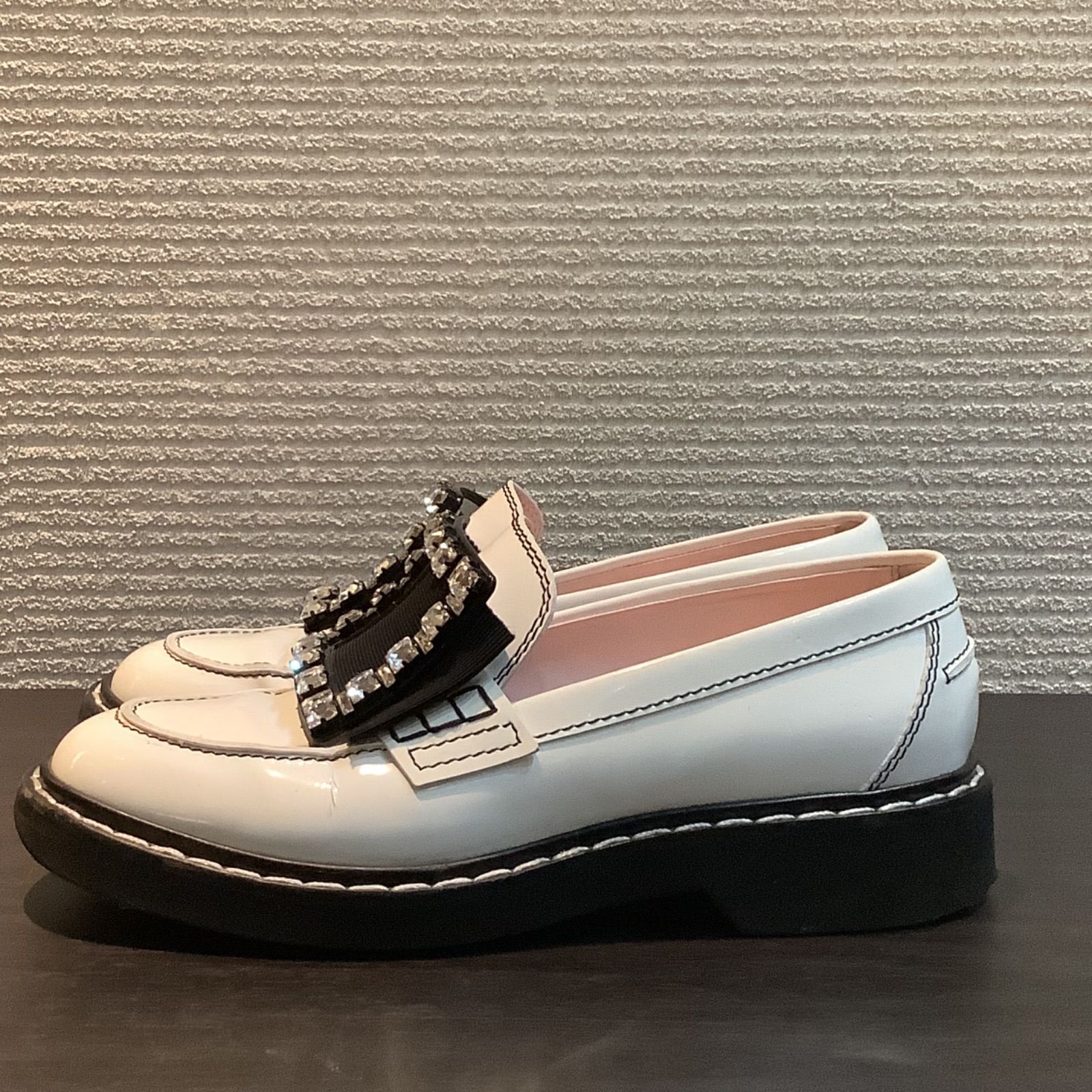 Roger Vivier ヴィヴィレンジャーローファー