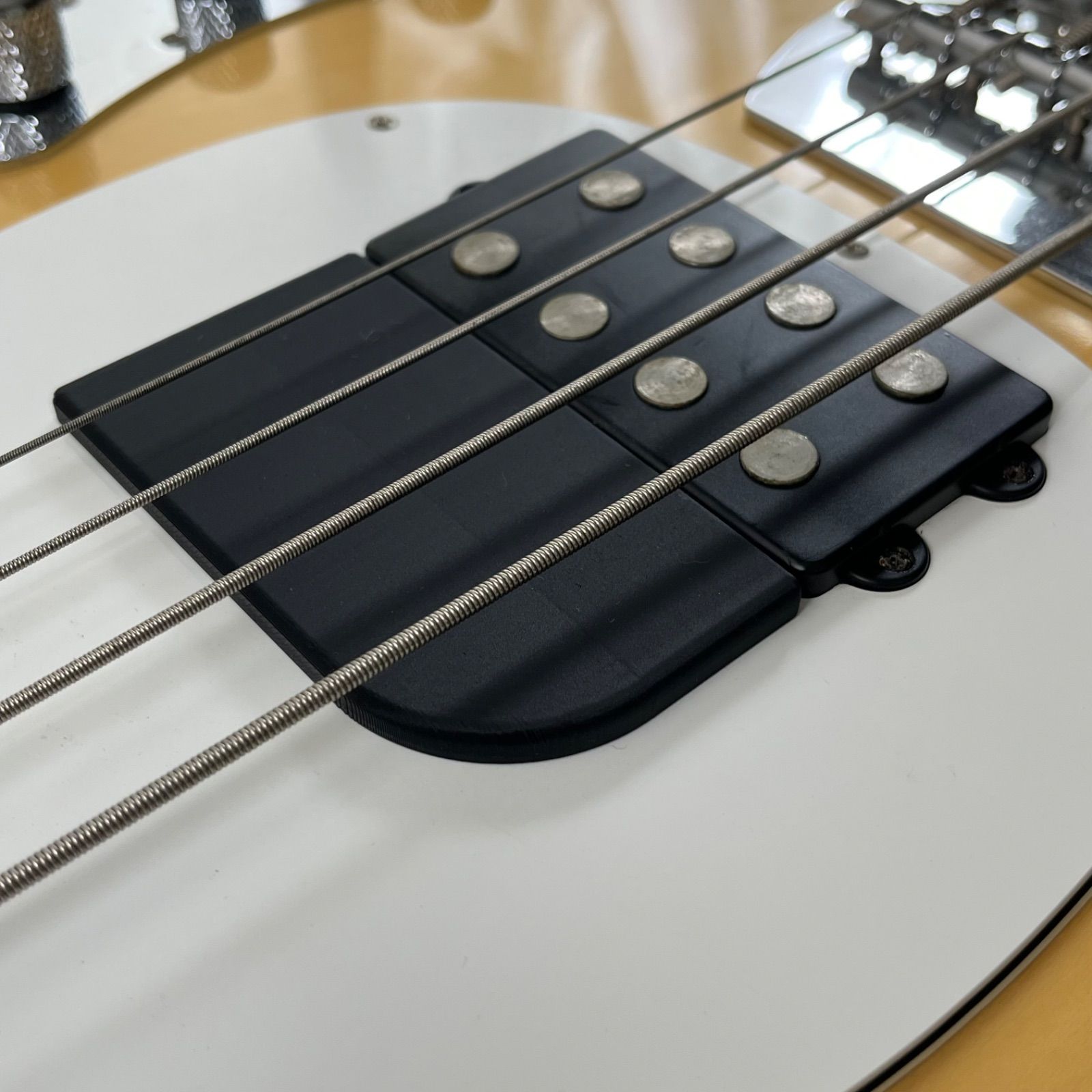 高さ調整可能なフィンガーランプ - MUSICMAN StingRayタイプ用 角なし