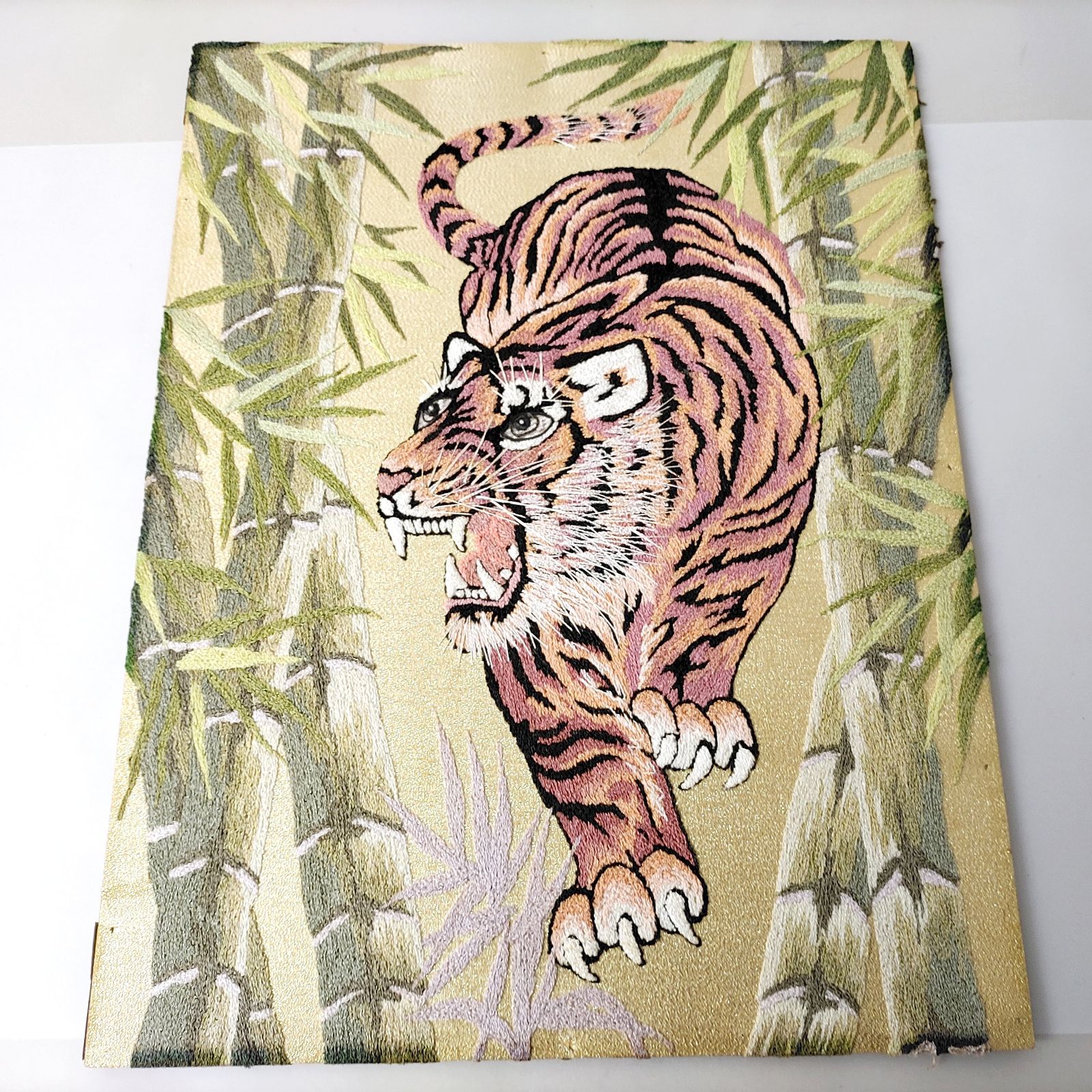 刺繍絵・刺繍画・虎・額縁・壁飾り・No.230316-06・梱包サイズ