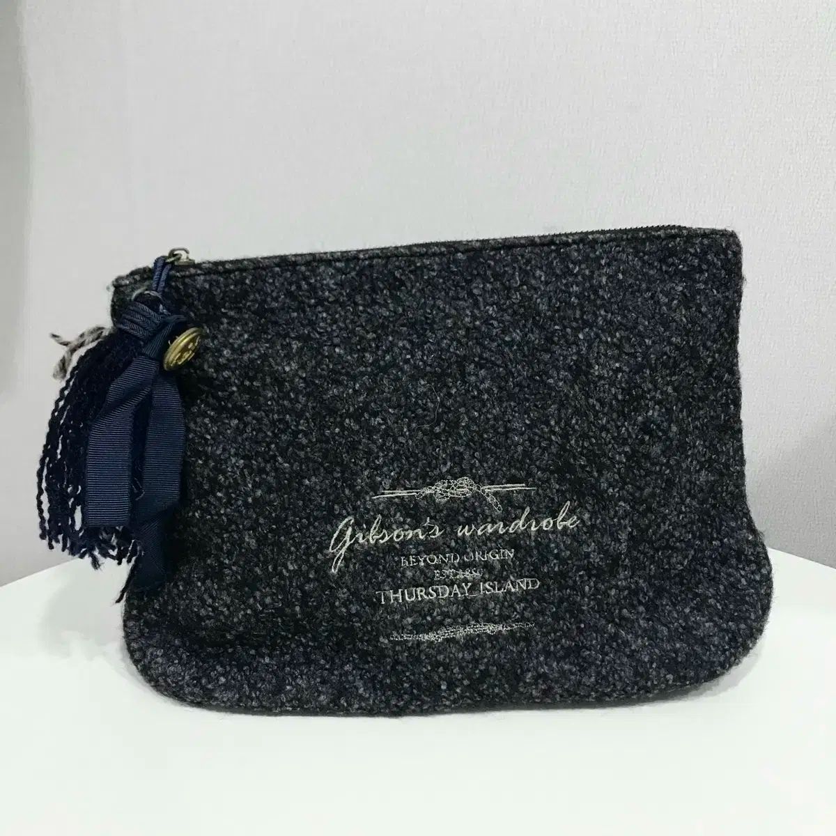 サースデーアイランド 刺繍 バッグ クラッチバッグ