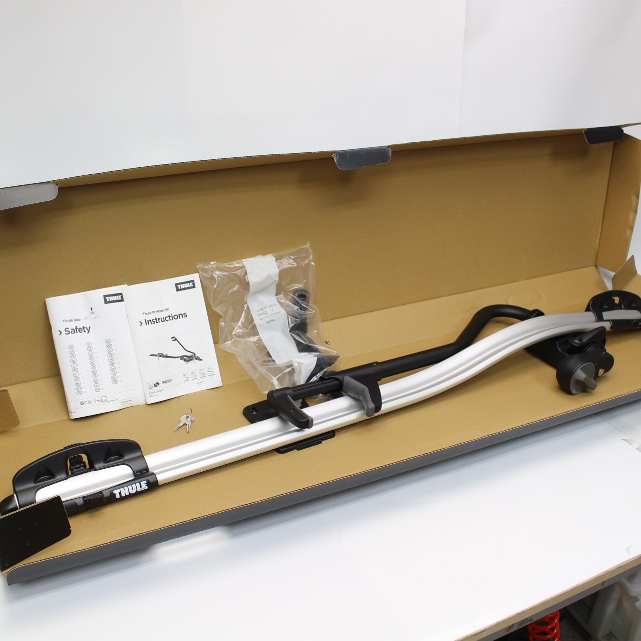 754 ♥ THULE アルミニウムサイクルキャリア591