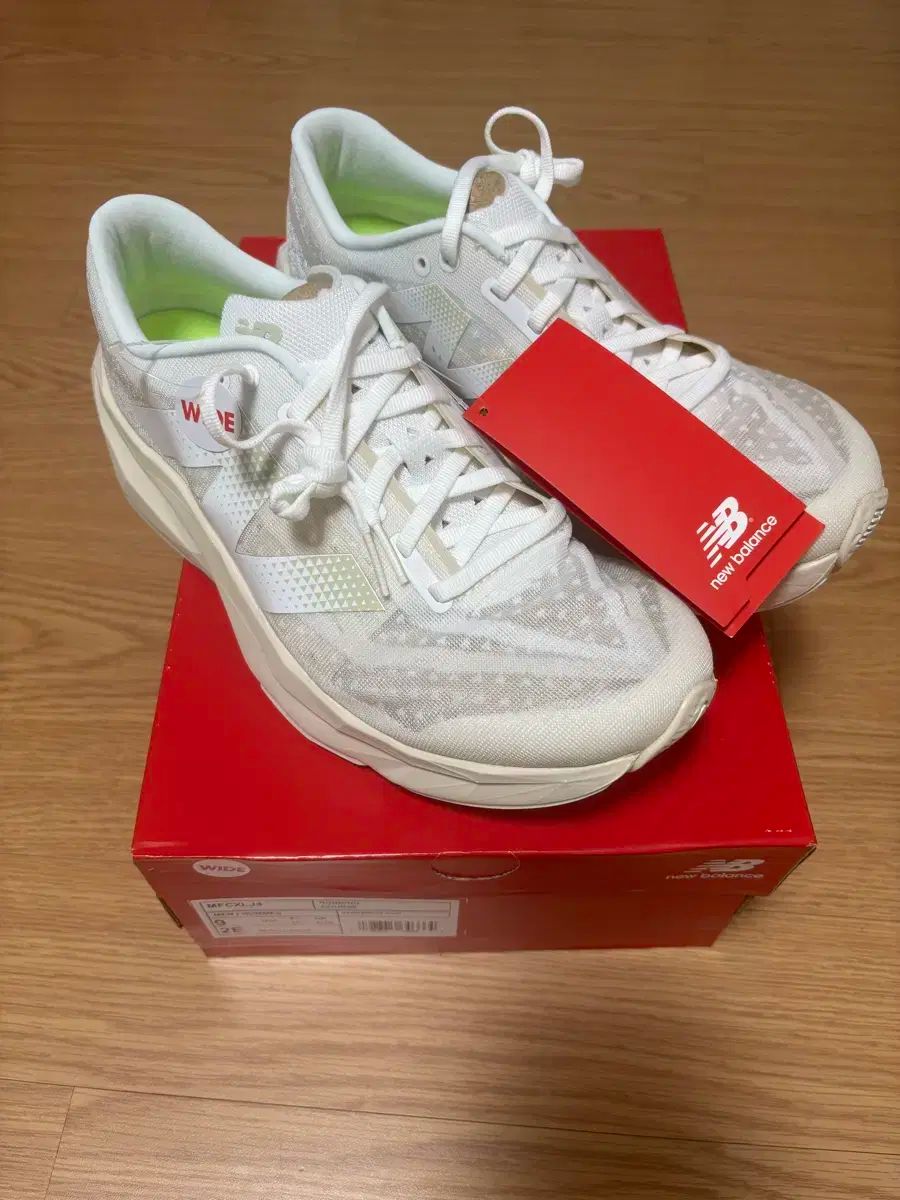 270 | New Balance ニューバランス フューエルセル V4 ランニングシューズ