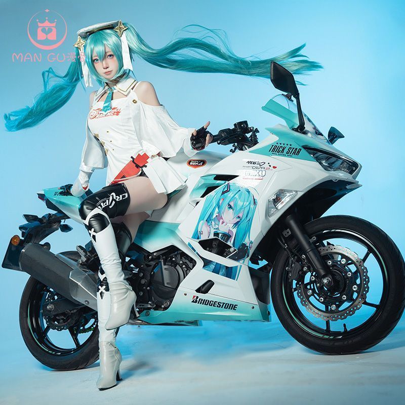 初音ミク レーシング2025 コスプレ衣装 フルセット 袖付き 上衣?短パン?帽子?小物付き 高品質素材 豪華デザイン 舞台撮影用 イ