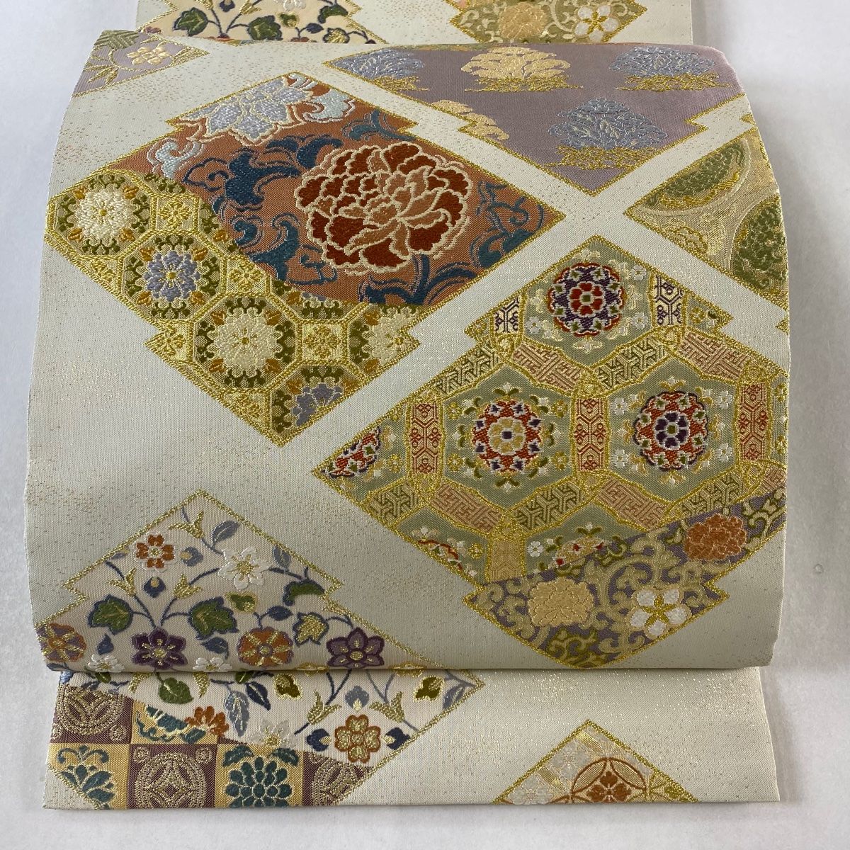 特価商品  袋帯 美品 秀品 草花 七宝文 金糸 刺繍 ベージュ 六通 正絹 着物・浴衣