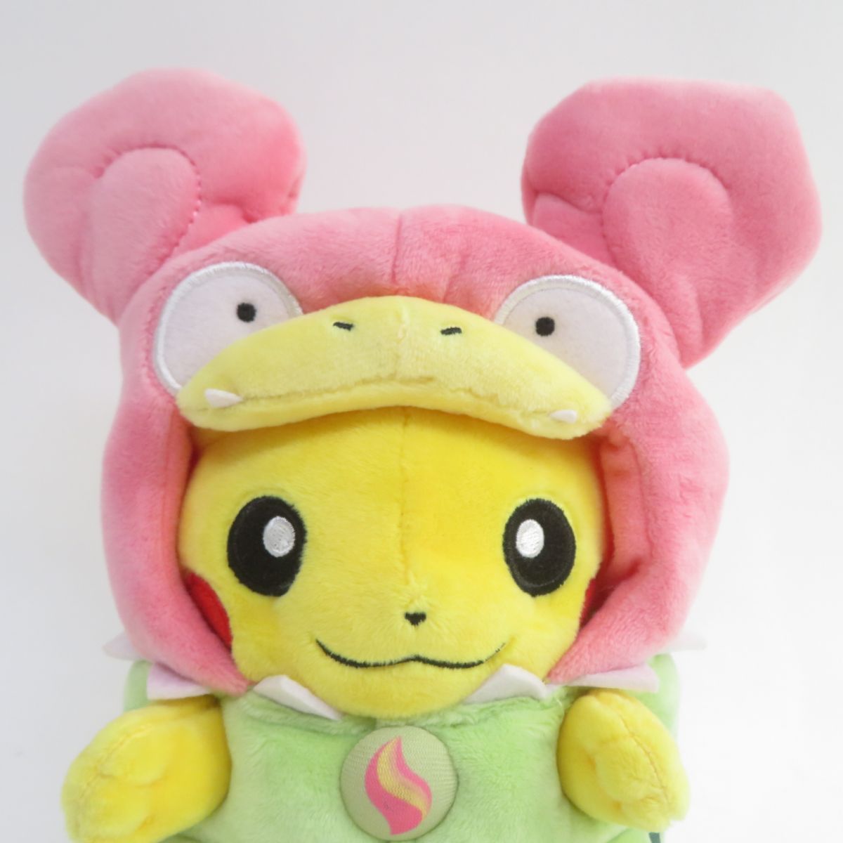 ポケモンセンター メガヤドランのポンチョを着たピカチュウ