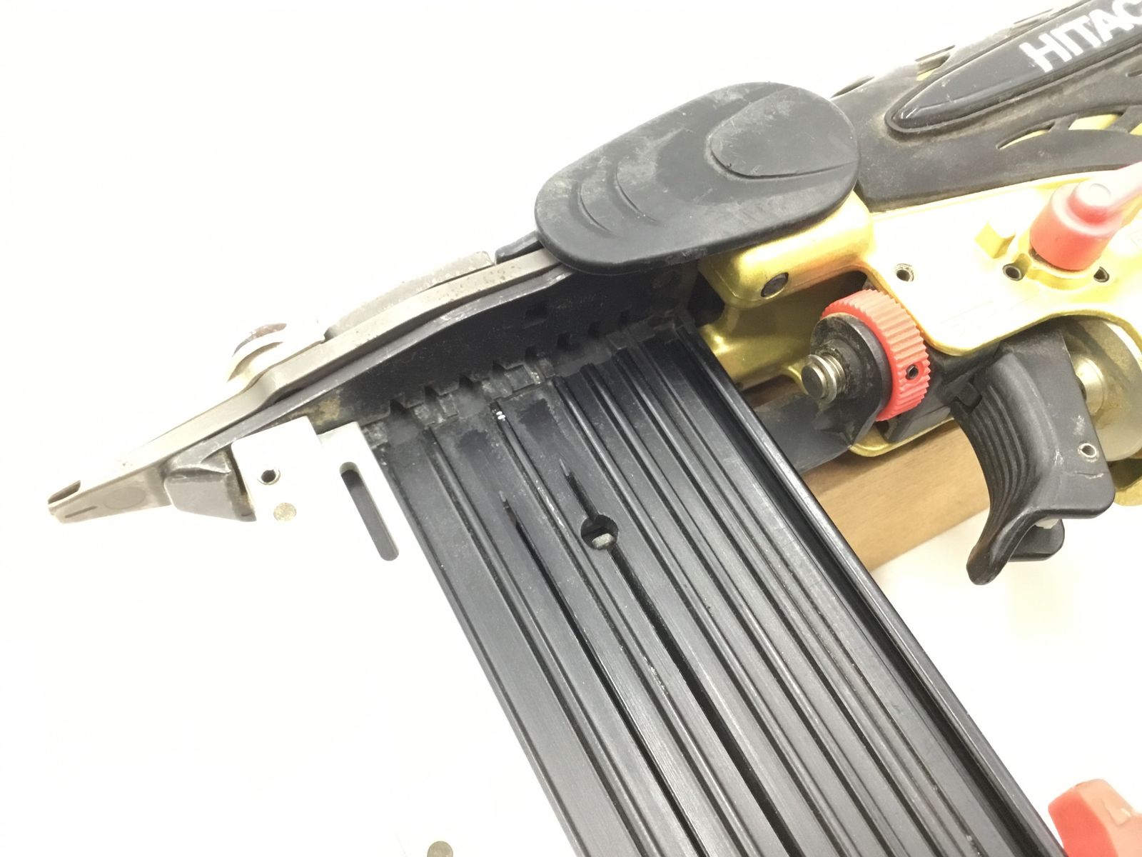 高圧ピン釘打機