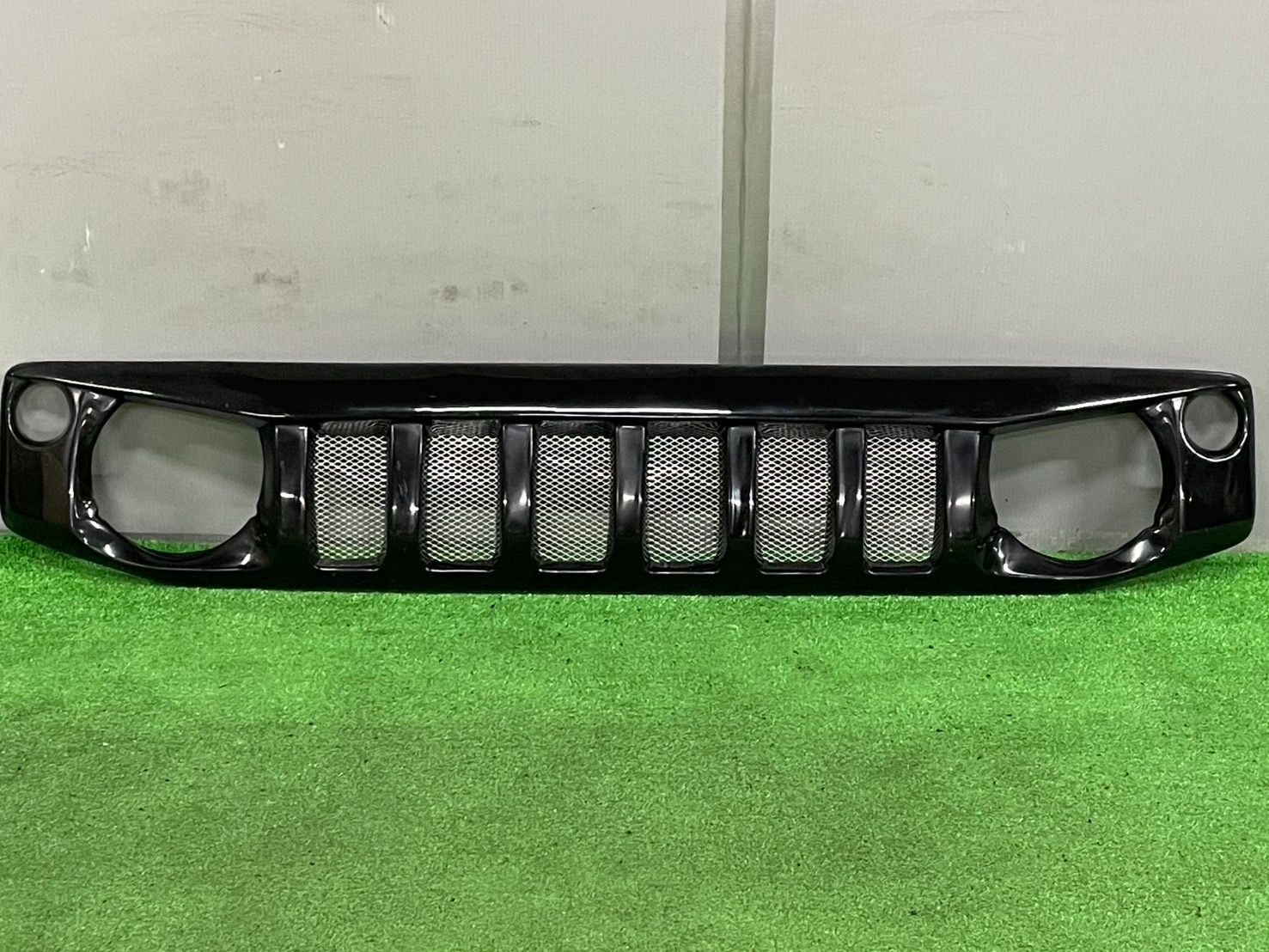 JB64 JB74 ジムニーシエラノマド チッピンググリル黒極小網筆記体