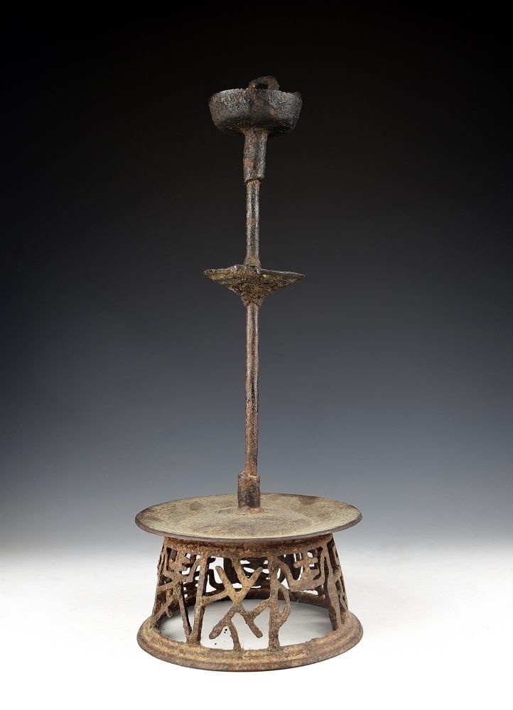 鉄の 灯火器 鉄製 灯火器 古美術 鉄製燭台 古道具 アンティーク 朝鮮美術 李朝鉄製六面灯火器 / 朝鮮時代後期 | tsuchika