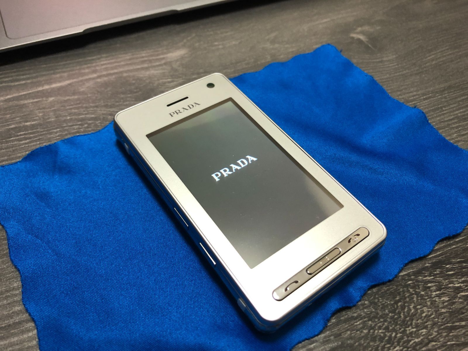 海外 正規品】 初期化OK ＊ PRADA PRADA Phone ☆L852i ＊美品