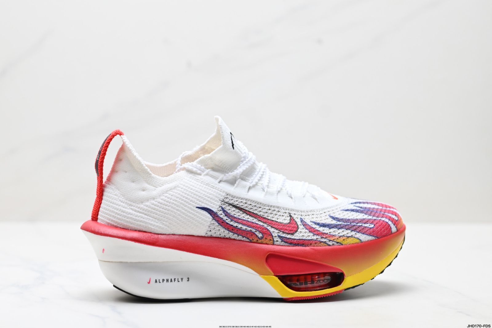 新型最速モデル『Nike Alphafly 3 “Prototype”』が国内1月4日