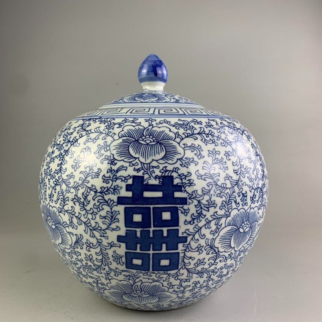 景徳鎮 青花喜字茶筒 景徳鎮 陶磁器 装飾品 現代工芸品 美術品 置物 景徳鎮 陶磁器 青花喜字円缶 茶筒物入れ 装飾品 工芸品 美術品