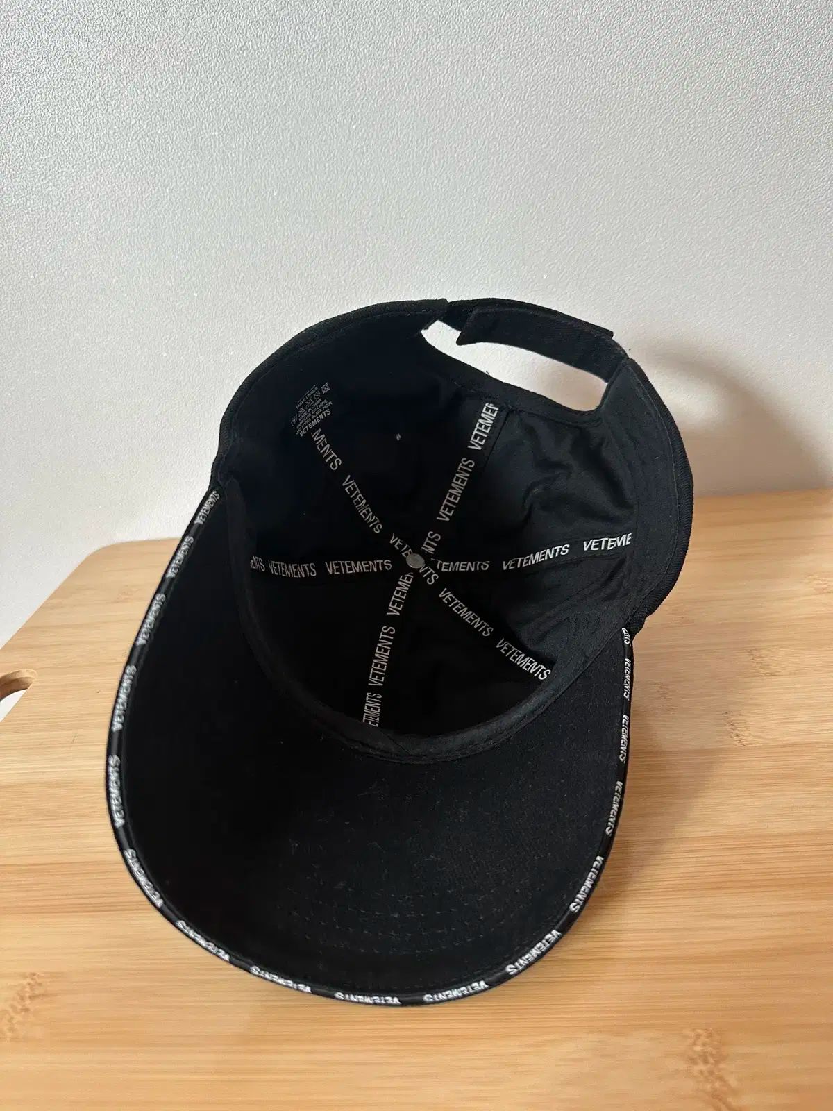 ヴェトモン シキュリティー ベースボールキャップ