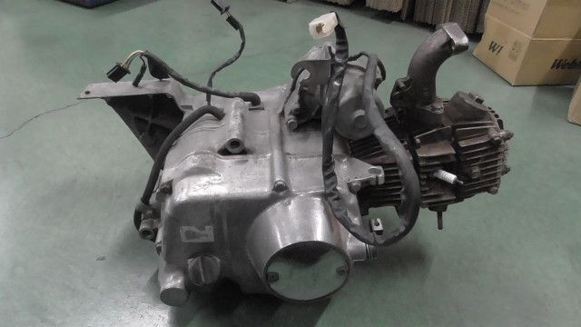 マグナ50 AC13-1009xxx の エンジン 1760059812 BILLOVLOGS_CO_UK