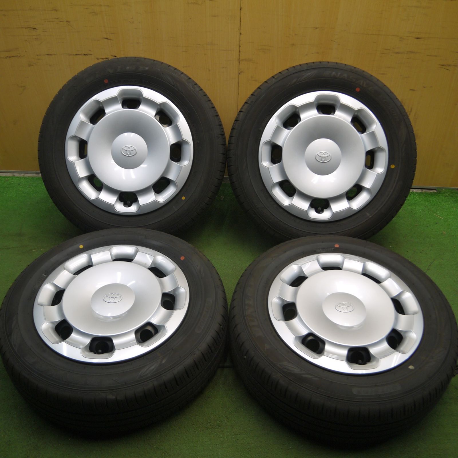 送料無料* バリ溝！23年！キレイ！9分☆トヨタ 10系 シエンタ 純正  