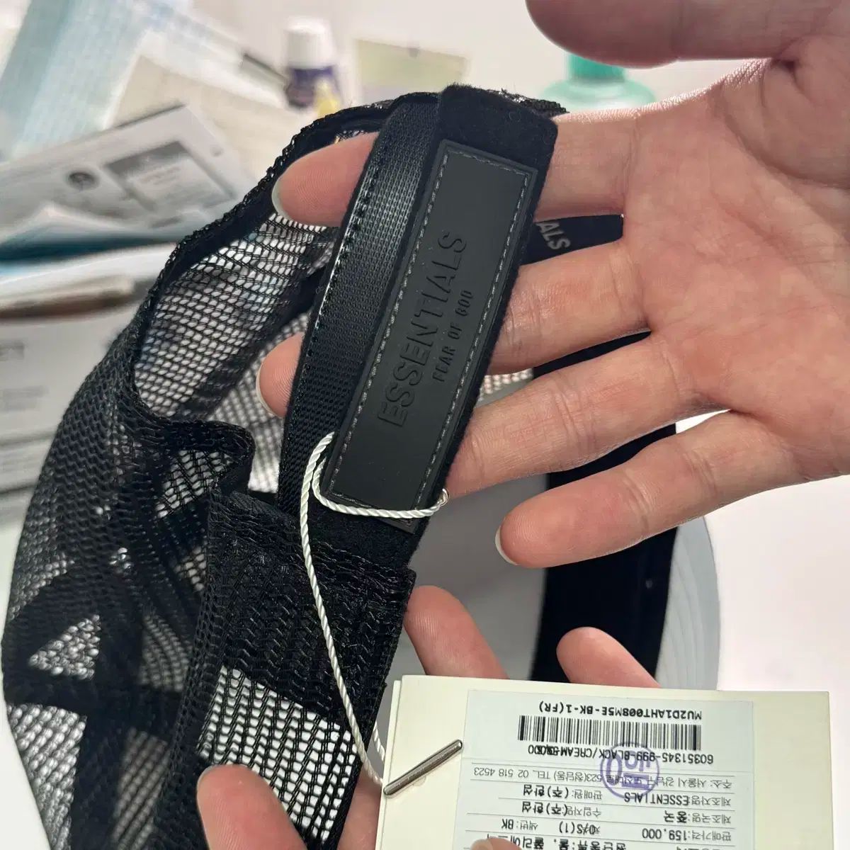 エッセンシャルズ ERA E トラッカー キャップ クロム 白