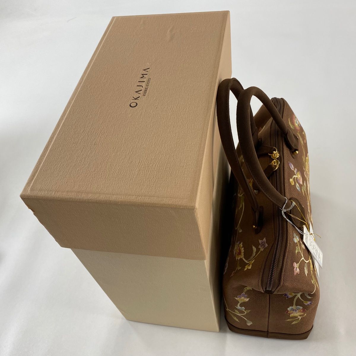 和装バッグ 美品 逸品 OKAJIMA 共箱付　象 花唐草 金彩 正絹 和装小物 和装バッグ 美品 逸品 OKAJIMA 共箱付き 象 花唐草 金彩 茶色 正絹