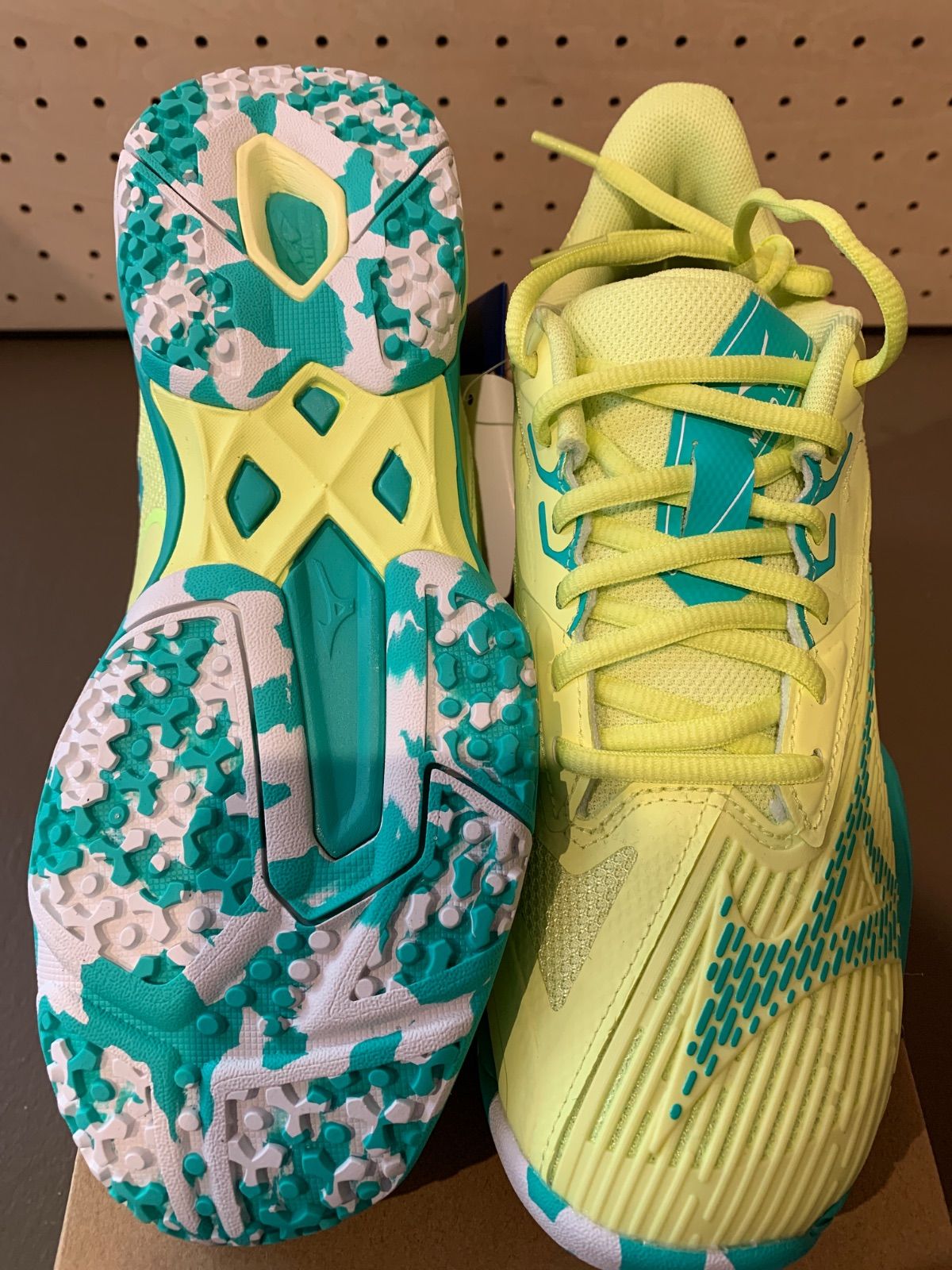 ミズノテニスシューズ 24.5cm 25.0cm イエロー