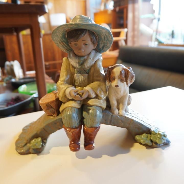 リヤドロ 凍った川で魚釣り 12237 男の子 陶器 LLADRO リヤドロ LLADRO 「凍った川で魚釣り」 フィギュリン スペイン