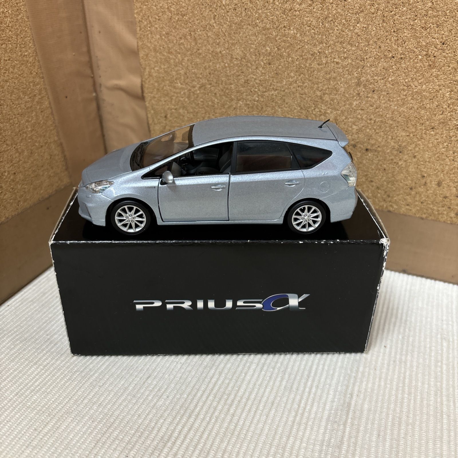 I622 ? 1/30 TOYOTA プリウスα 前期型 1F7 シルバーメタリック カラー