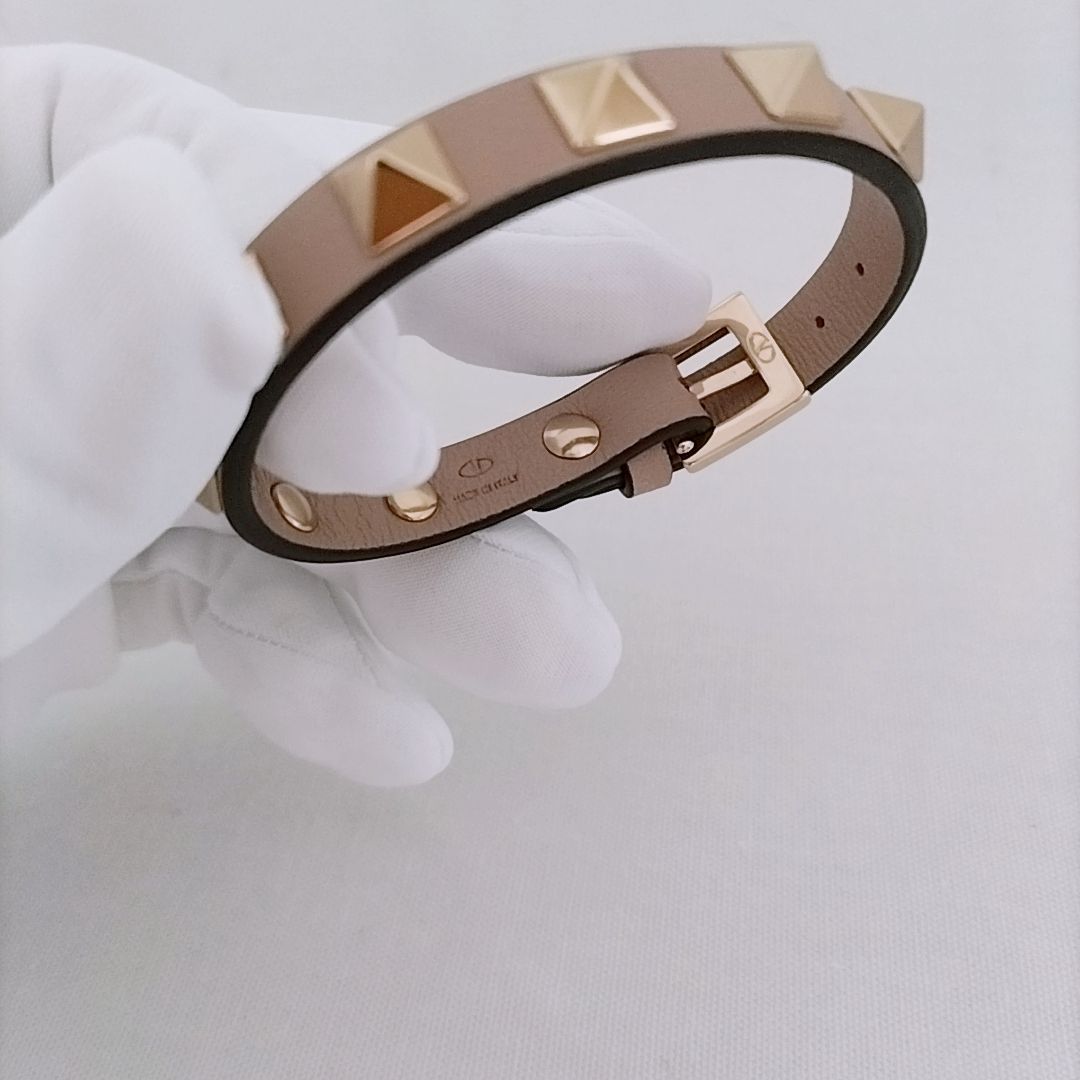 VALENTINO ロックスタッズ ブレスレット　ベージュ ヴァレンティノ ガラヴァーニ ダブル ロックスタッズ ブレスレット