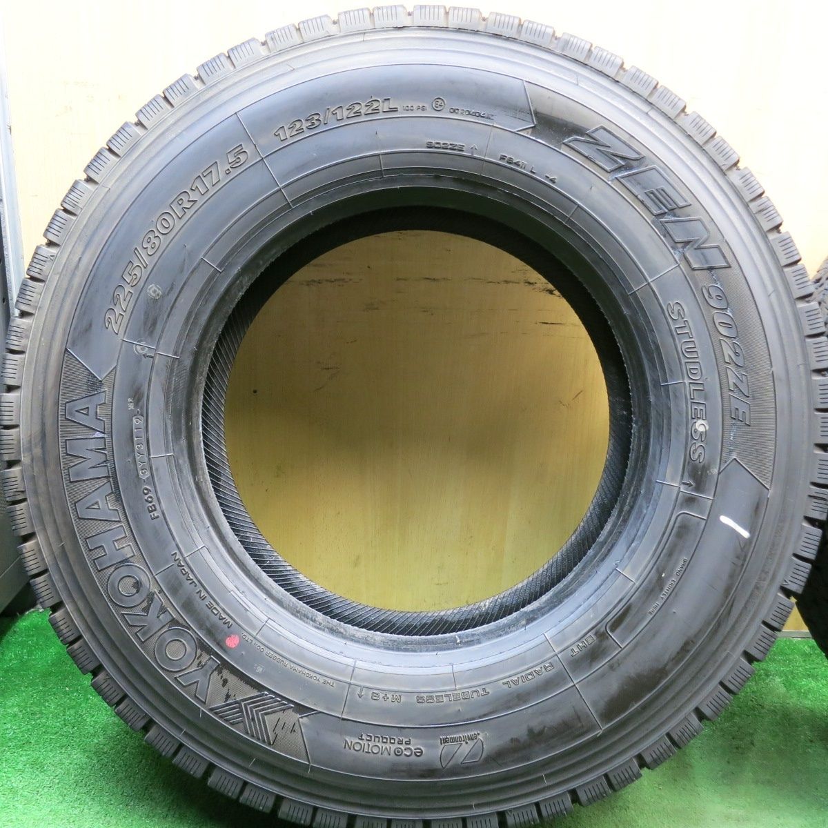 トラック タイヤ