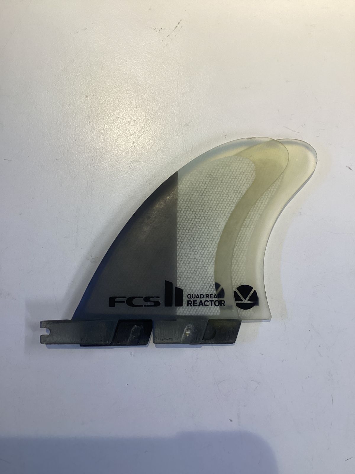 FCS2フィン リアクター　クアッドリア　パフォーマンスコア　Mサイズ Amazon | FCS2 FIN エフシーエス2フィン REACTOR QUAD REAR