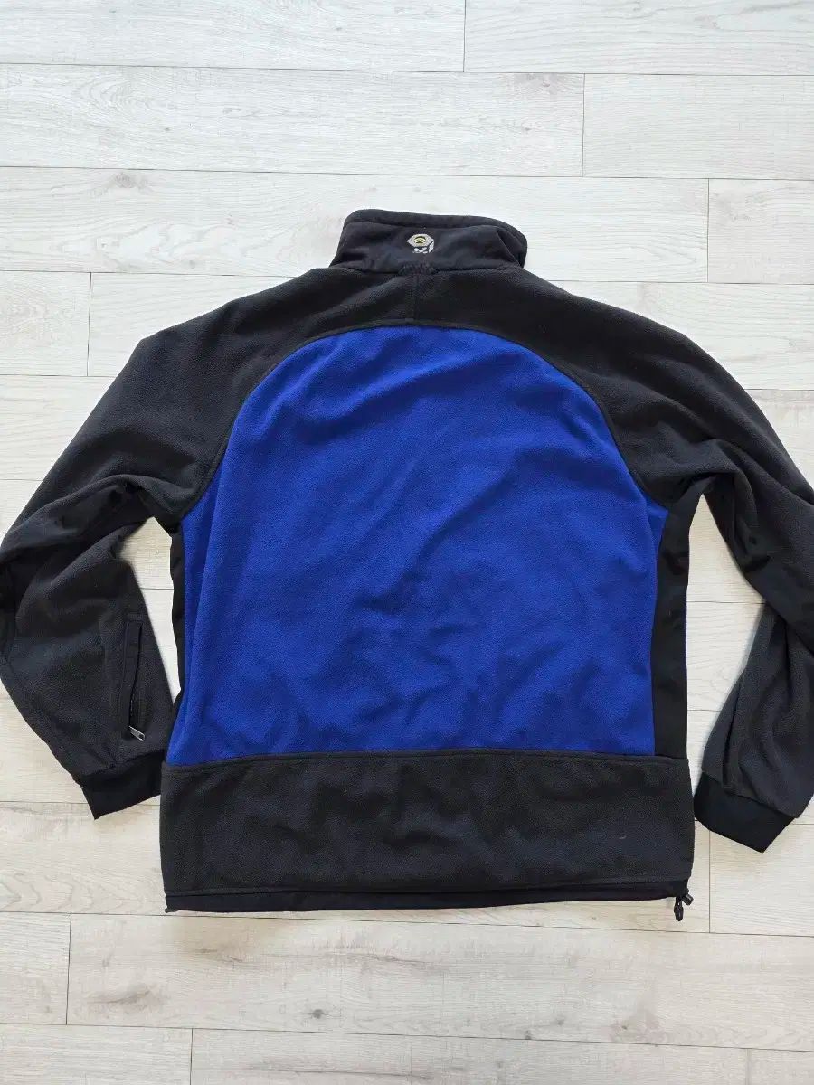 超人気で品質は100％。 マウンテンハードウェア ブルー|ブラック フリース ジャケット 【品質保証書】