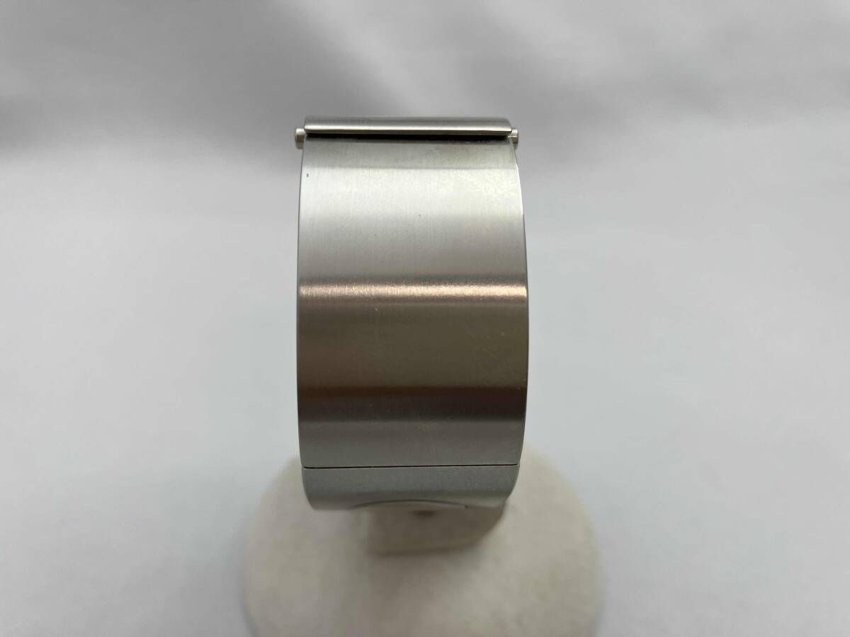 GUCCI 2400Lシルバー文字盤 バングルウォッチ ステンレス ケース