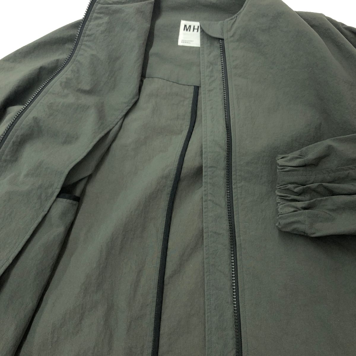 MHL. ブルゾン ジャケット カーキ MHL by Margaret Howell Men's Padded Worker Jacket in Pale Khaki