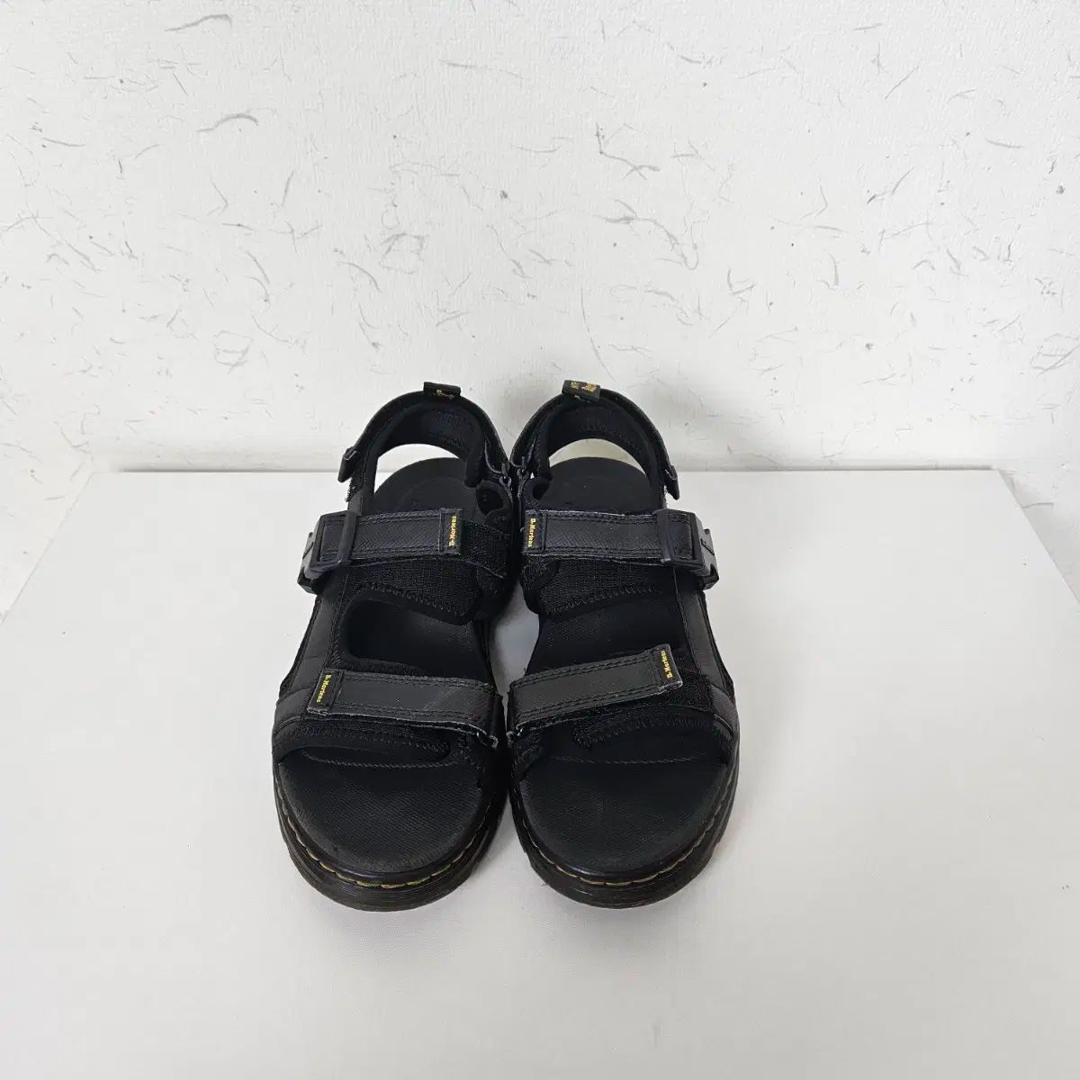 DR. MARTENS