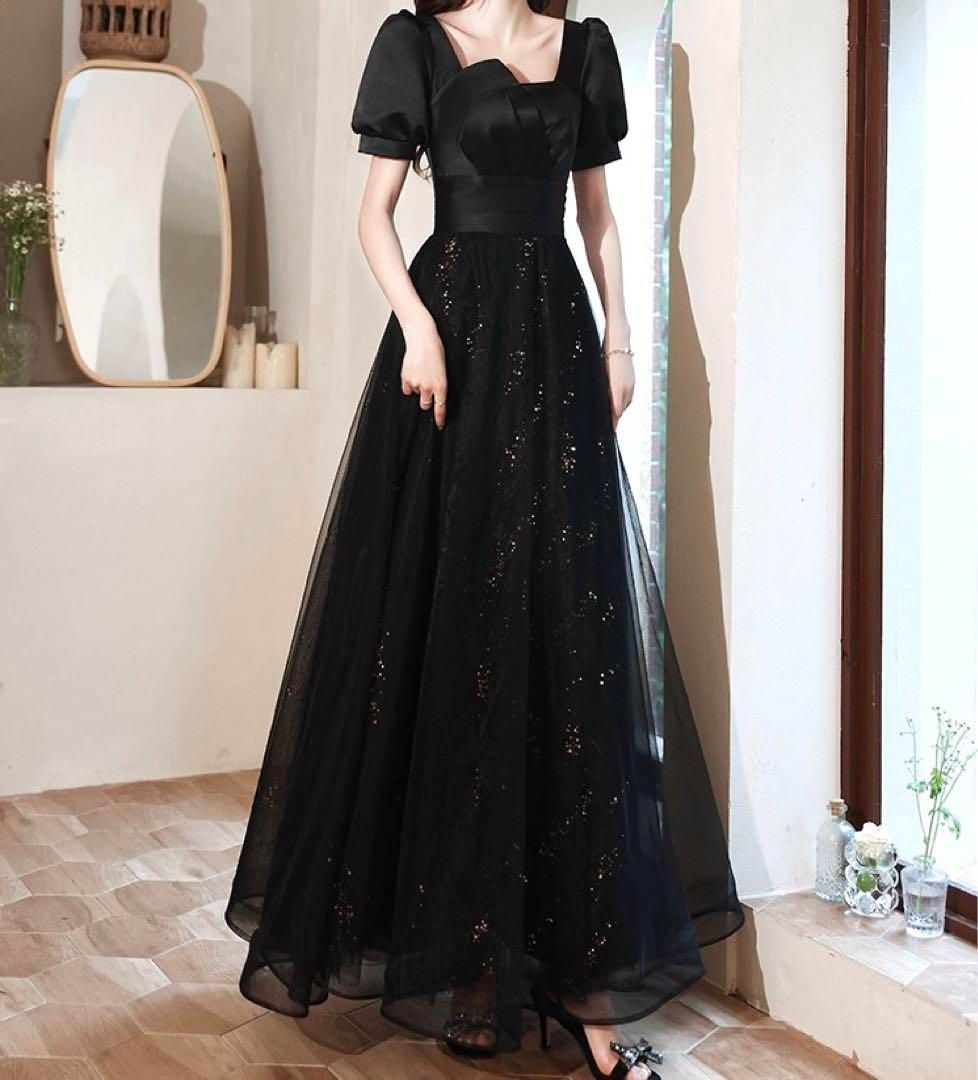シンプルオシャレなブラックのパフスリーブイブニングドレス