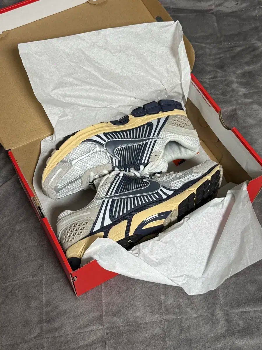 NIKE(ナイキ) ズーム ボメロ 5 （ A ＋ 中古品)