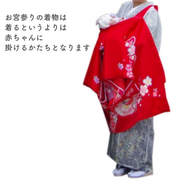 お宮参り 女の子用産着 赤と白 花柄着物 お宮参り 着物 女の子 白 赤 毬や沢山の花柄が描かれた