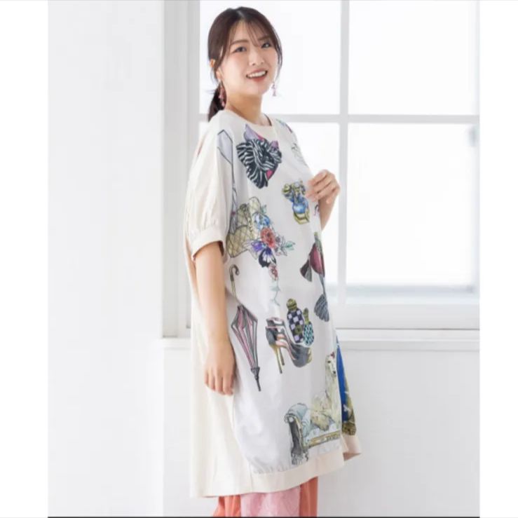 華やかな貴婦人モチーフプリント 切替ワンピース