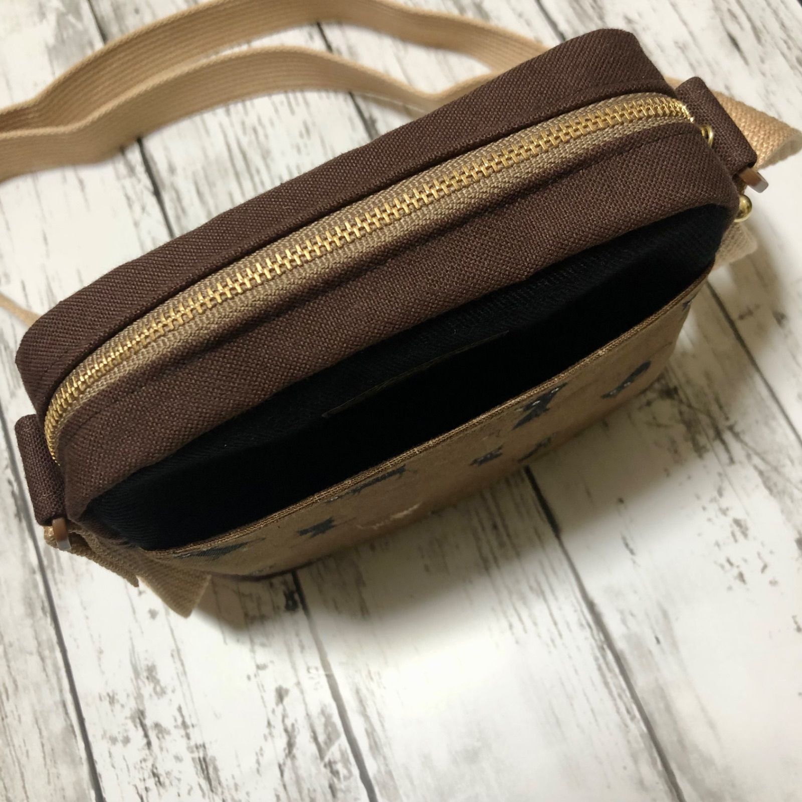 ★セール品(現品限り) 猫柄ミニショルダーバッグ 音符ネコ ブラック&ブラウン 猫柄内ポケット付き ハンドメイド メンズ レディース ボディバッグ ポシェット