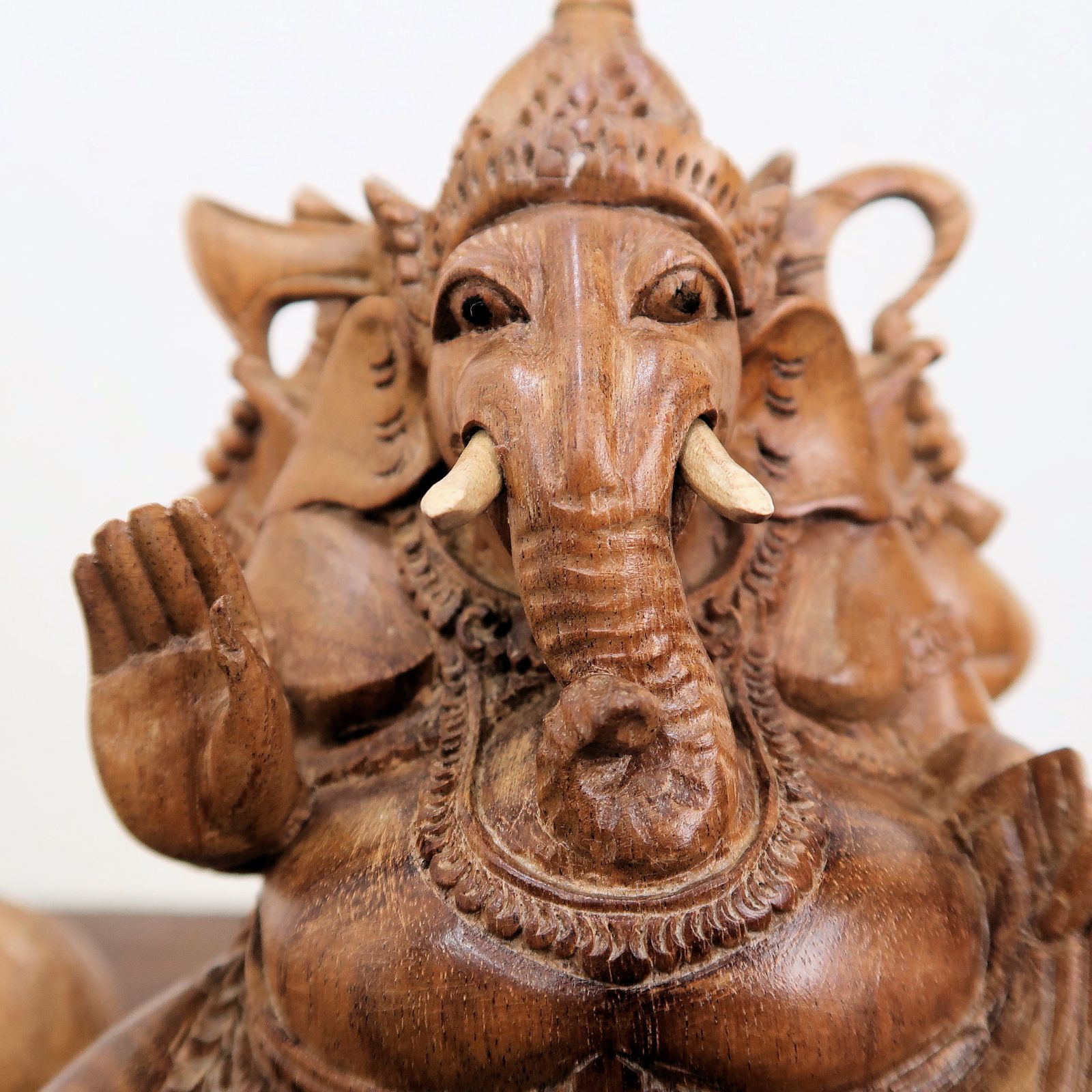 ガネーシャの木製彫刻置物 23cm×9cm 迫力満点 ガネーシャの木製彫刻