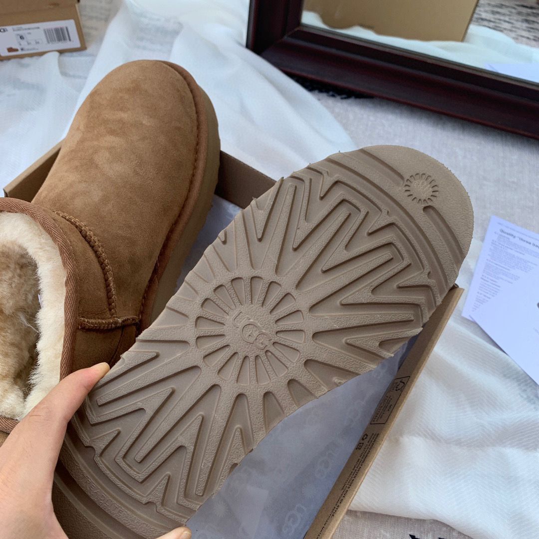 人気極美品 UGG アグ 厚底 ブーツ クラッシックウルトラ ミニ