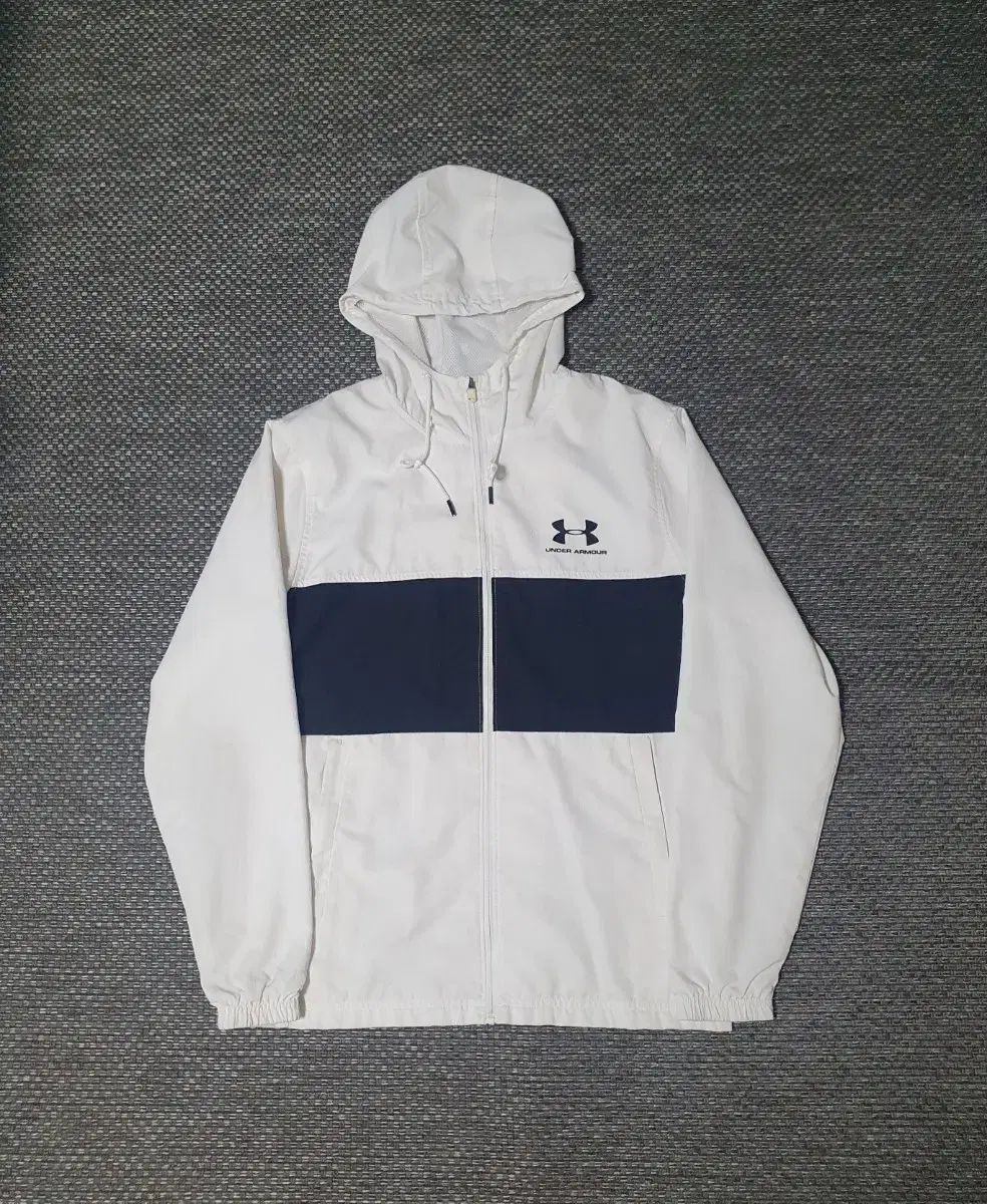 【雷市場（ポンジャン）商品韓国直送】 UNDER ARMOUR(アンダーアーマー) トレーナー ウインドブレーカー