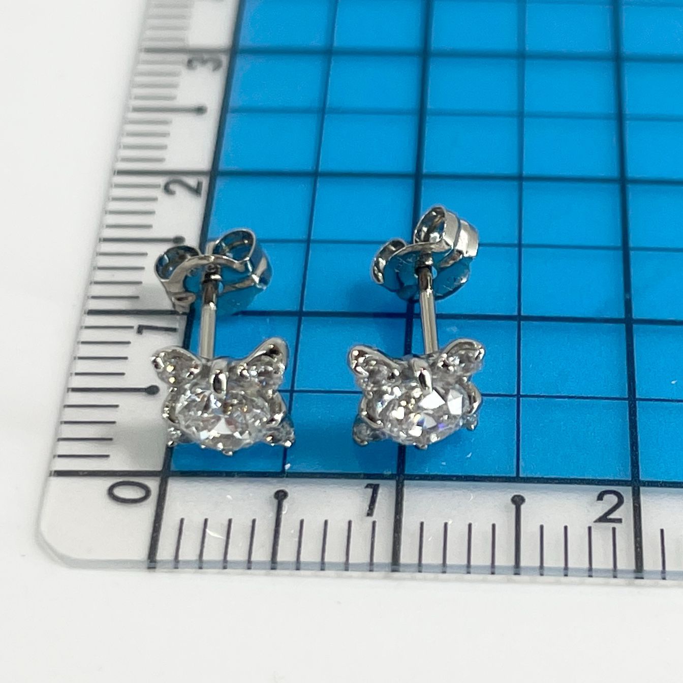 エテ K18WG フラワー ピアス ストーン