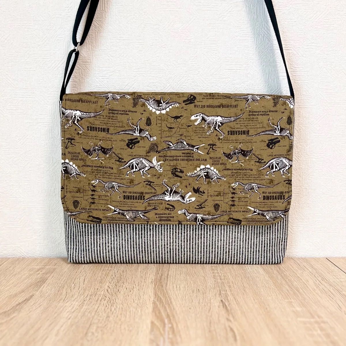 新品　Dahlia Ballet pouch familiar × stina 新品】Dahlia Ballet pouch familiar × stina